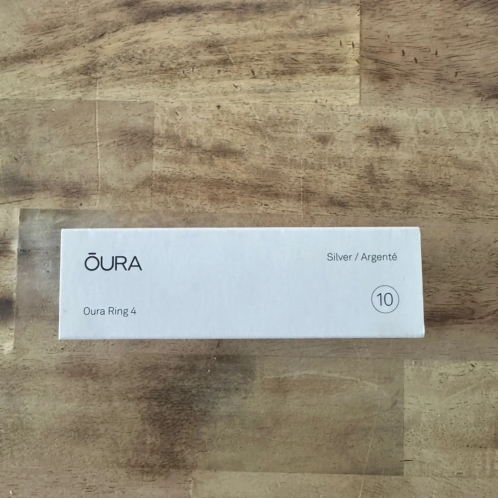 Oura Ring 4 in Elegant Silver